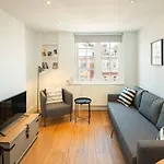 Modern 1-Bed Flat In Central Bloomsbury